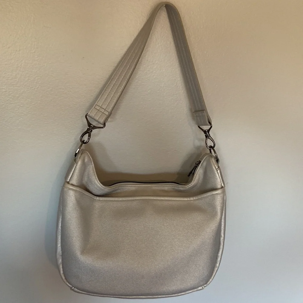 Lug Silver Quilted Shoulder Bag Crossbody Travel Lightweight Organizer - Picture 4 of 17